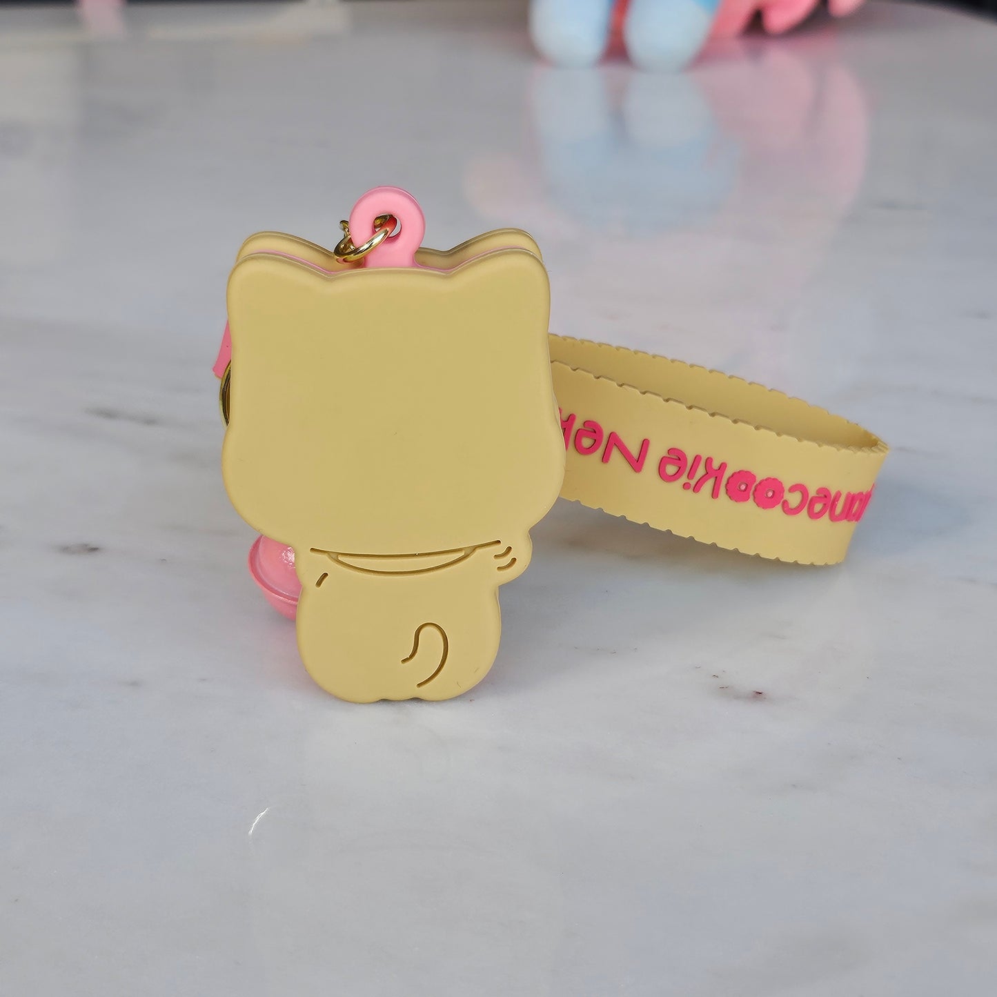 lucky cat keychain (strawberry)