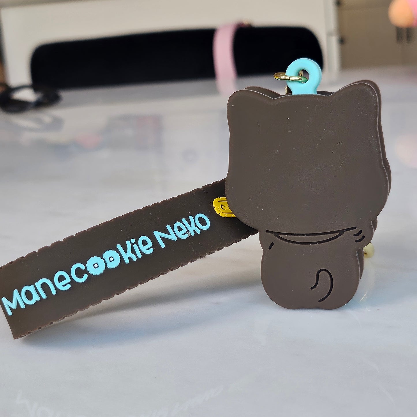 lucky cat keychain (choco mint)