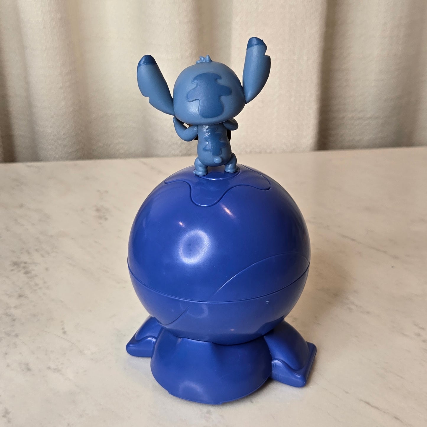 blue dog figure (ukulele)