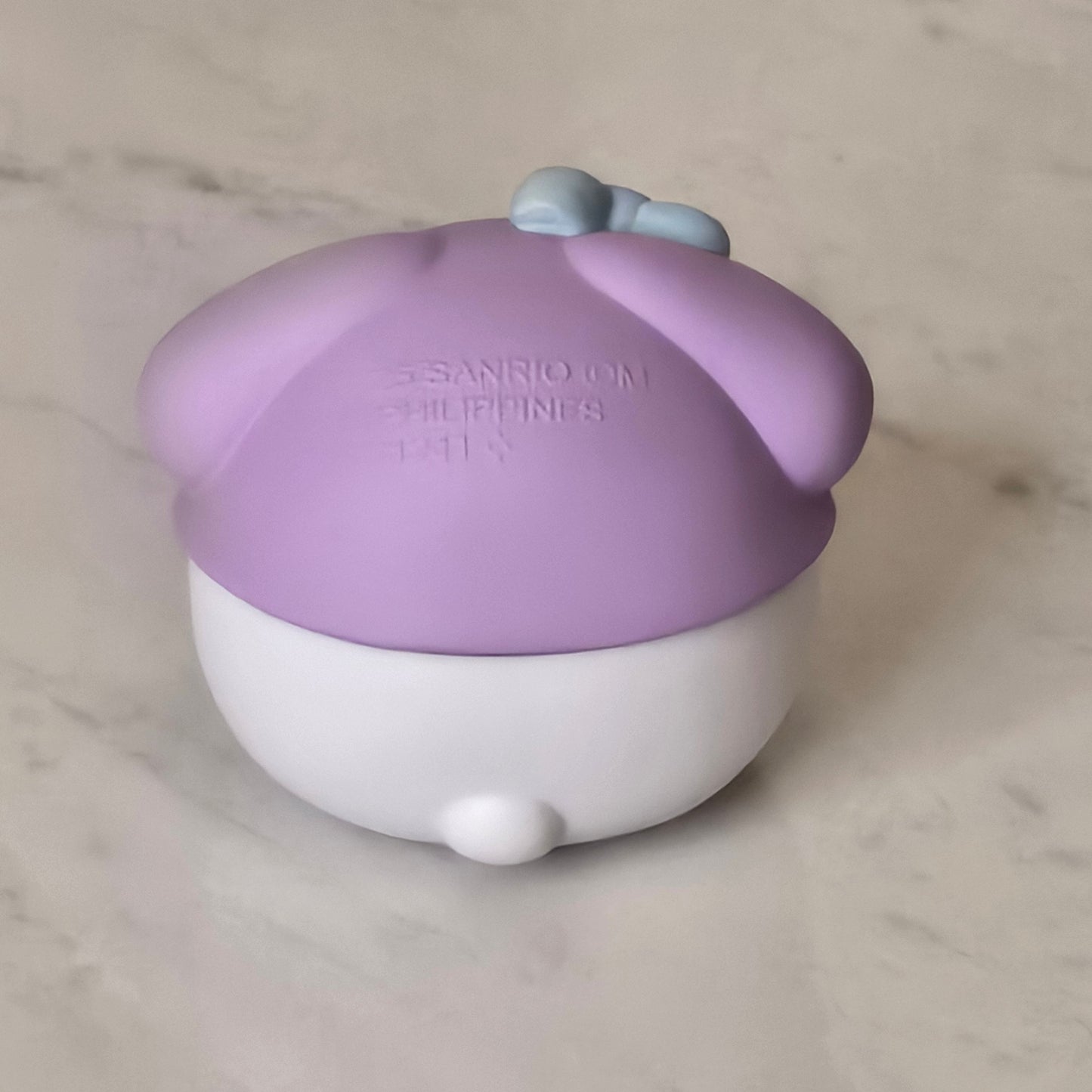 pink bunny eating cookie figure (round)
