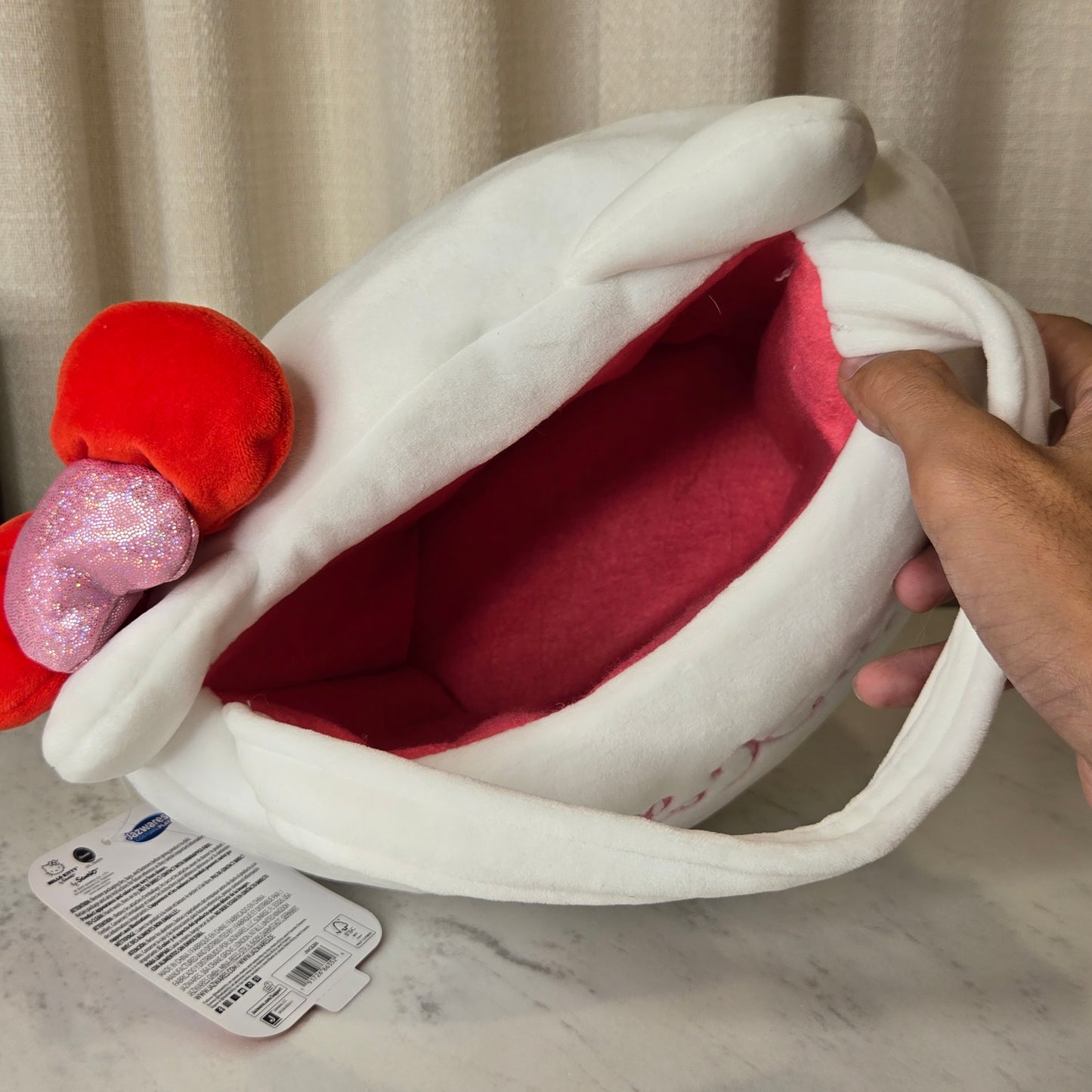 white cat goodie basket