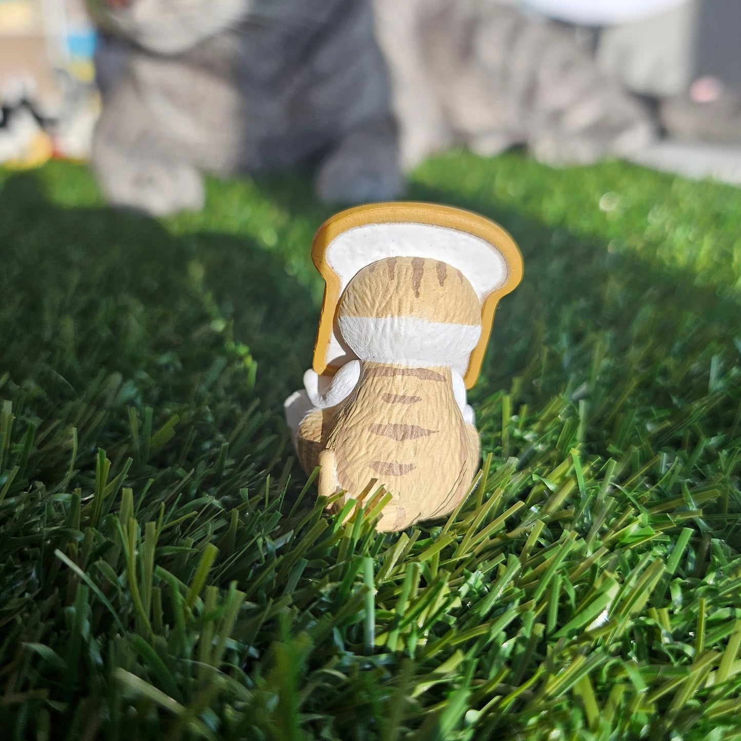 sitting toast mofusand cat