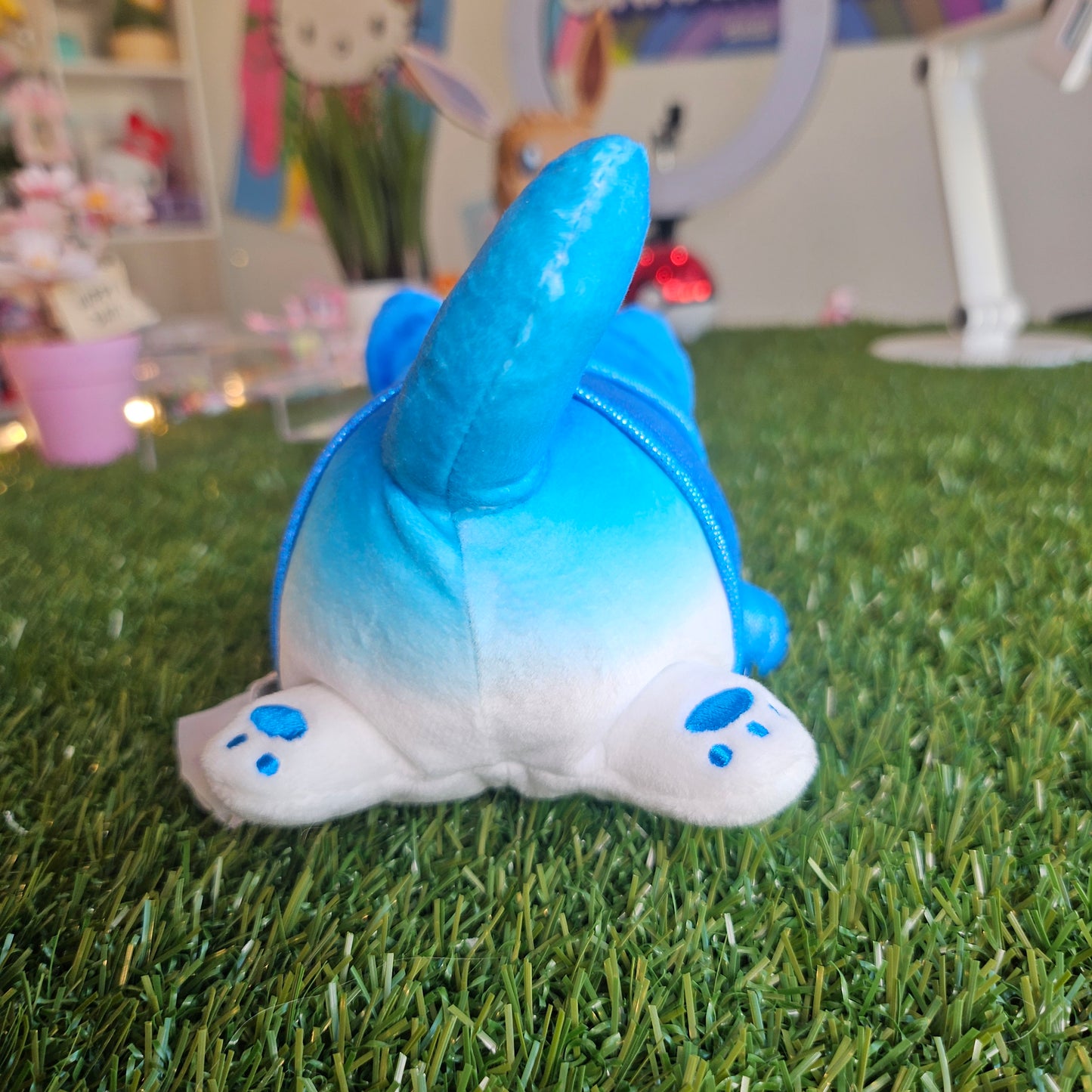 blue hoodie aphmau cat (pierce)