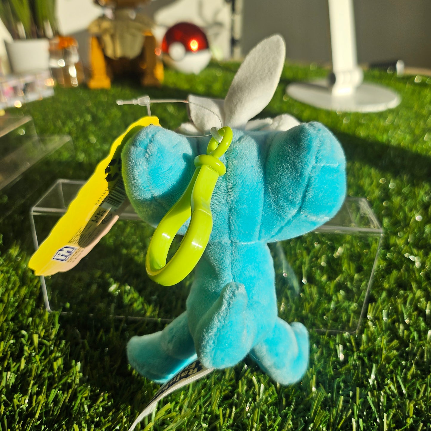 cyan rainbow friends keychain