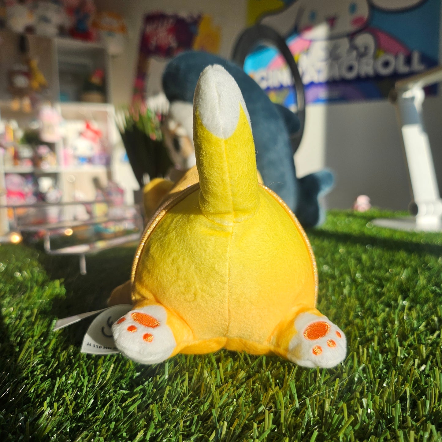 yellow hoodie aphmau cat