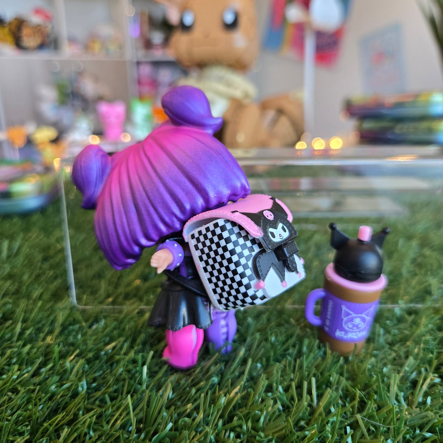 lol surprise figure (cheeky capsule)