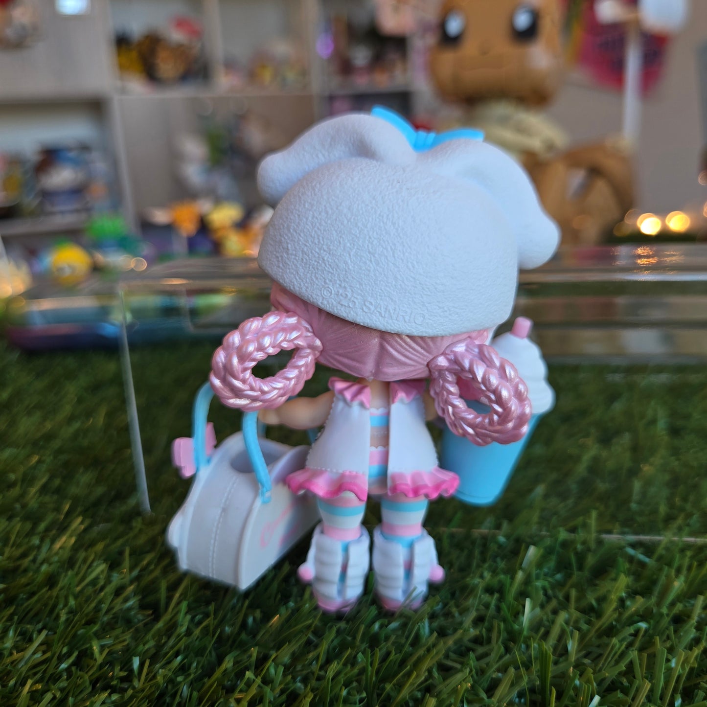 lol surprise figure (flying puppy capsule)