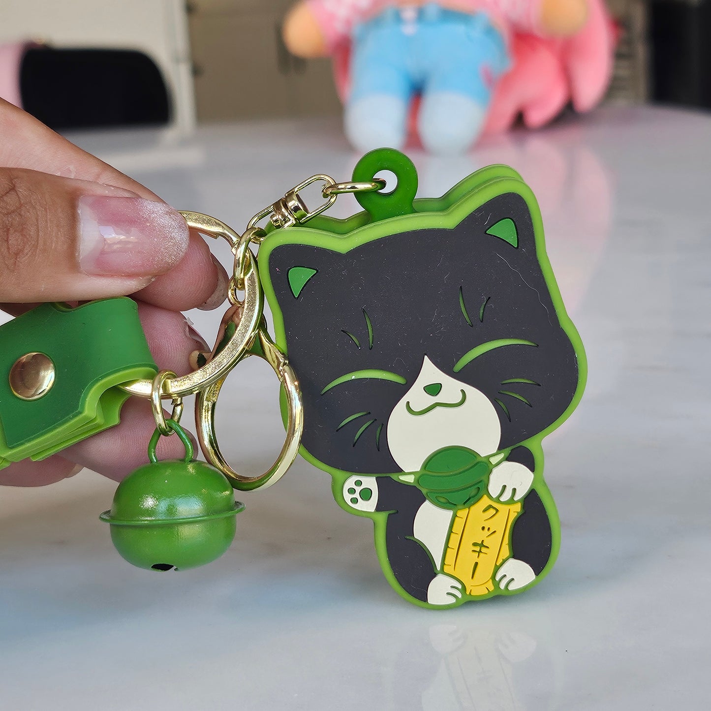 lucky cat keychain (green tea)