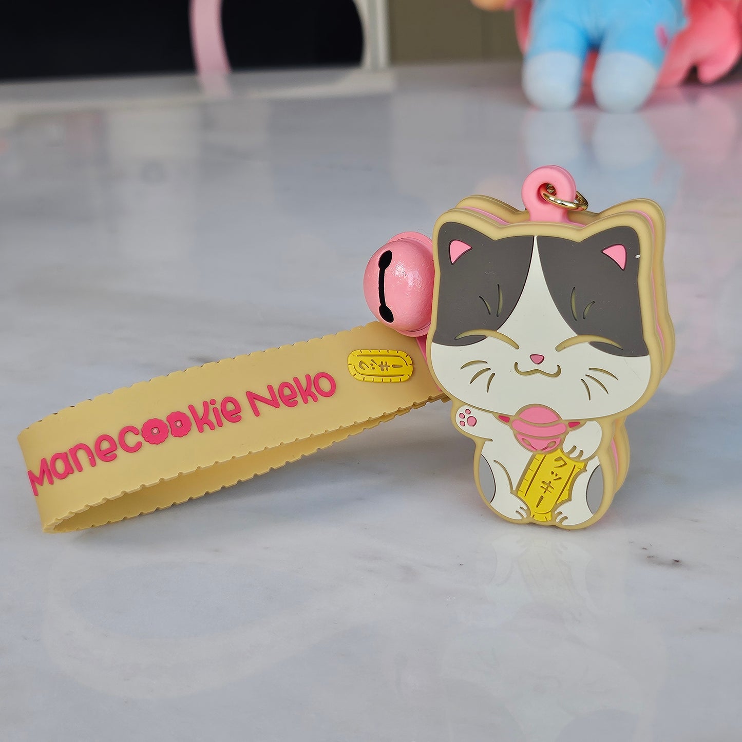 lucky cat keychain (strawberry)