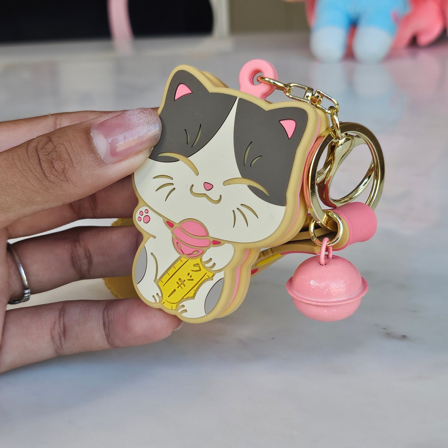 lucky cat keychain (strawberry)