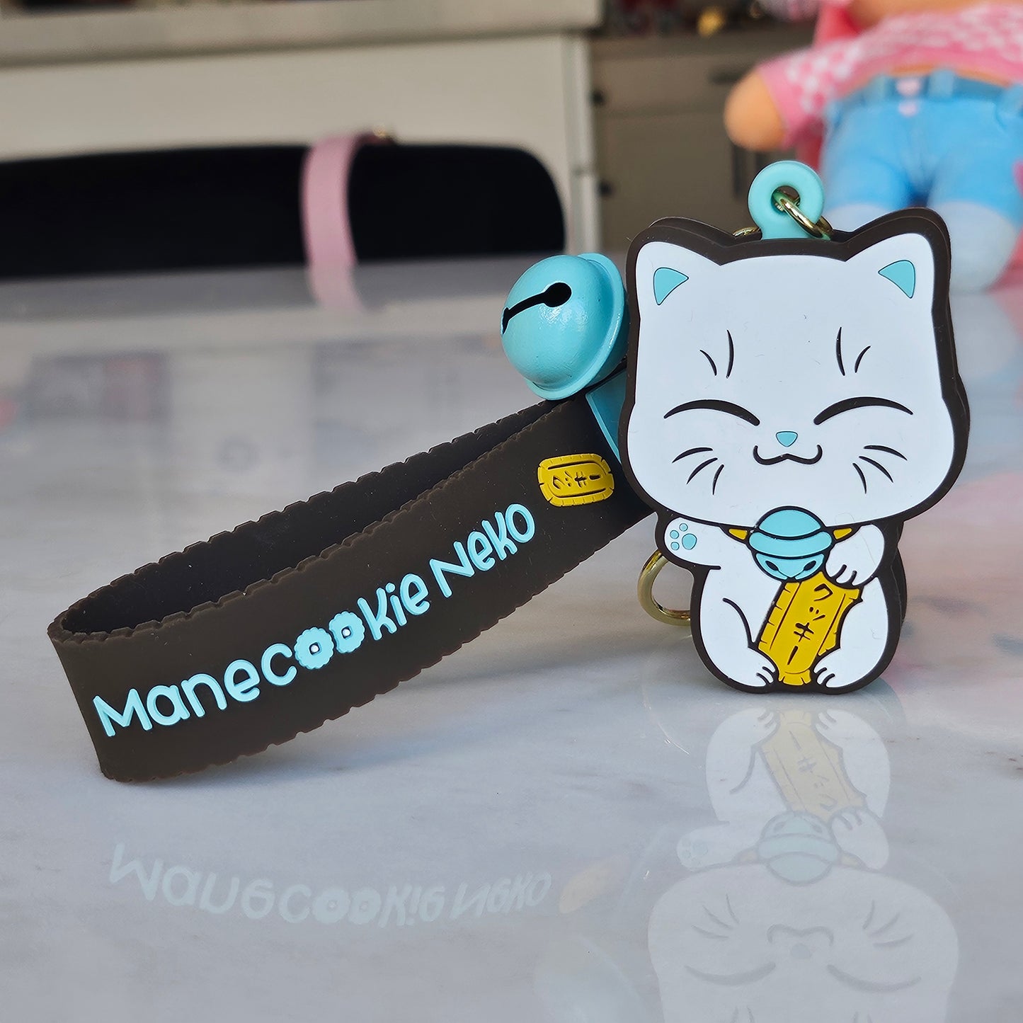 lucky cat keychain (choco mint)