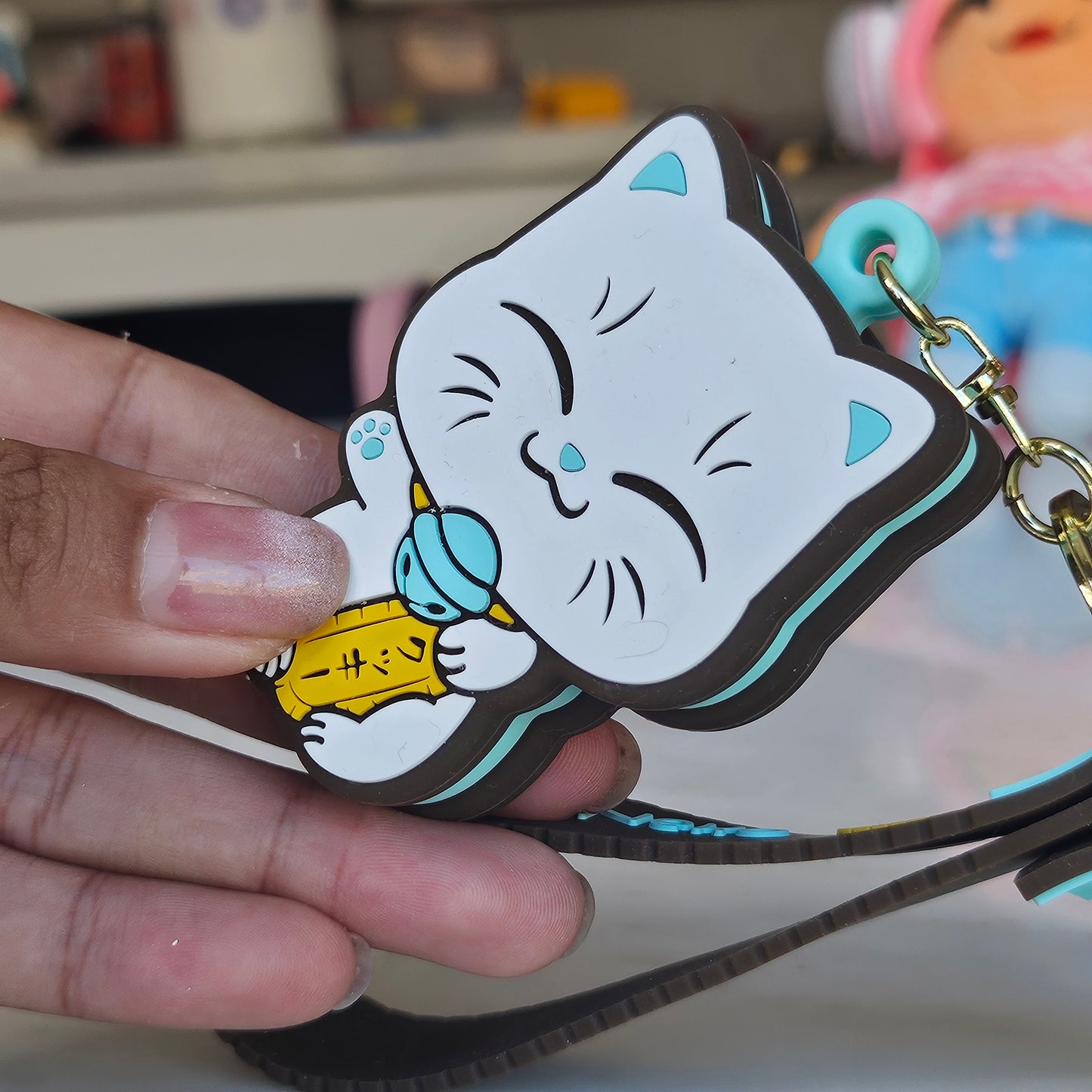 lucky cat keychain (choco mint)