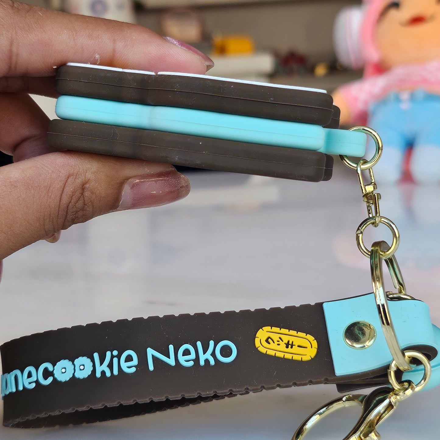 lucky cat keychain (choco mint)