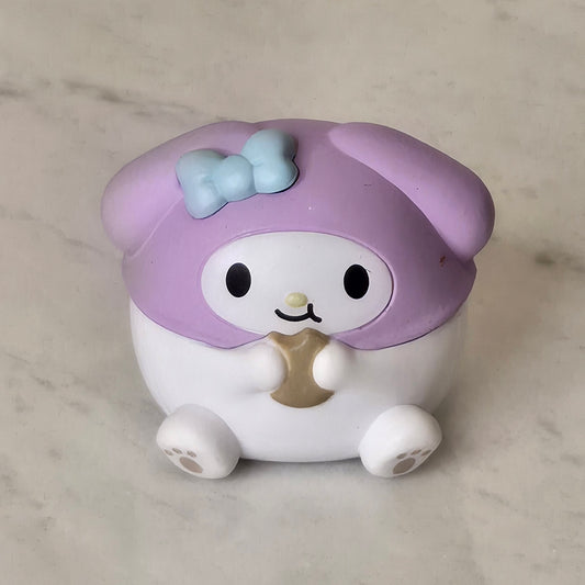 pink bunny eating cookie figure (round)