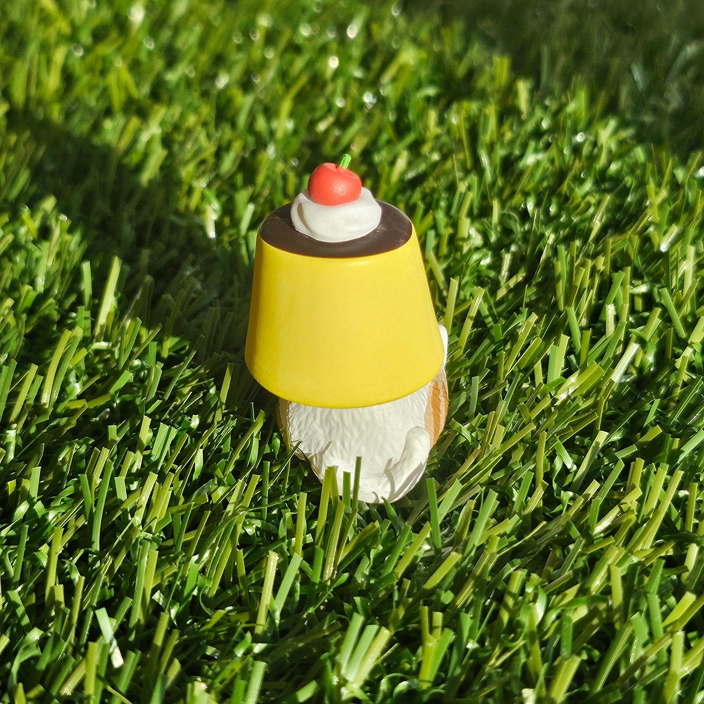 sitting pudding mofusand cat