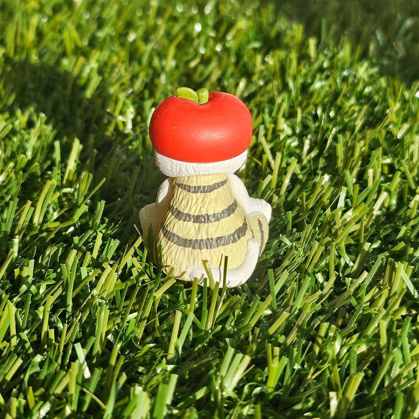 sitting apple mofusand cat