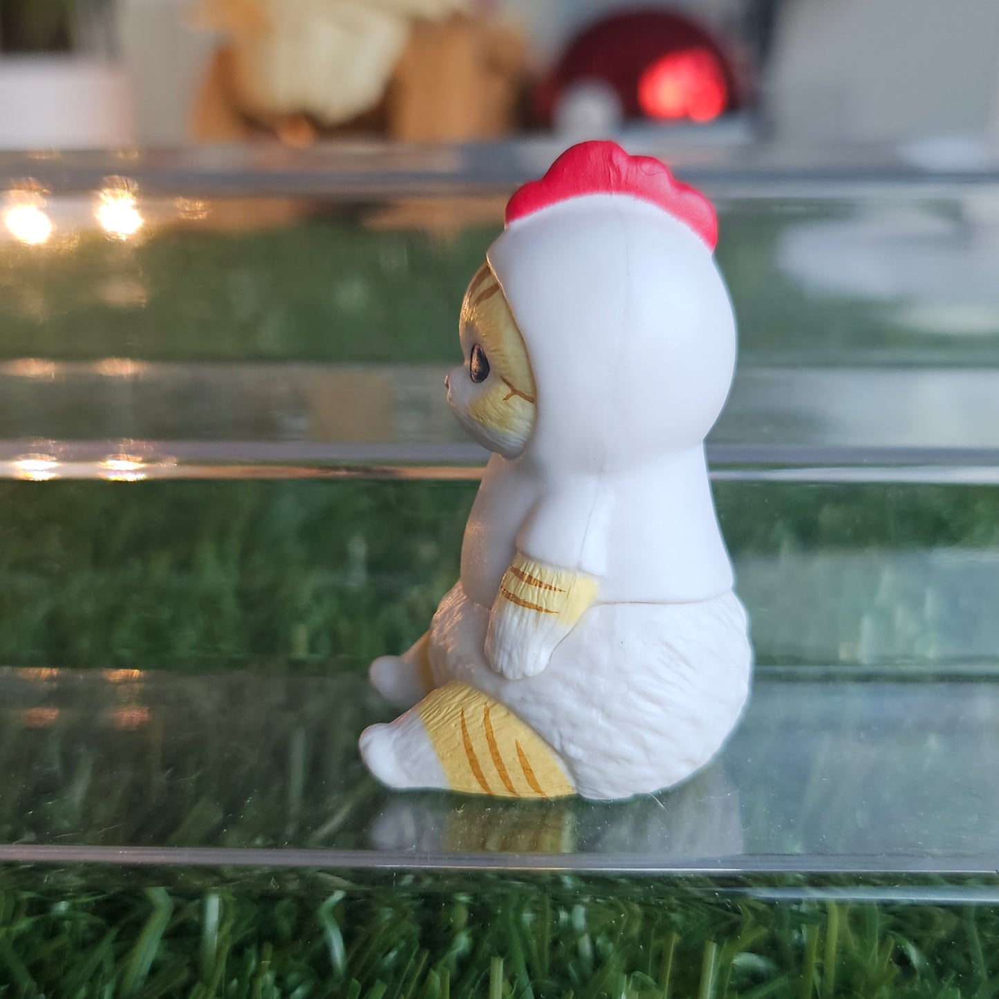 sitting chicken mofusand cat