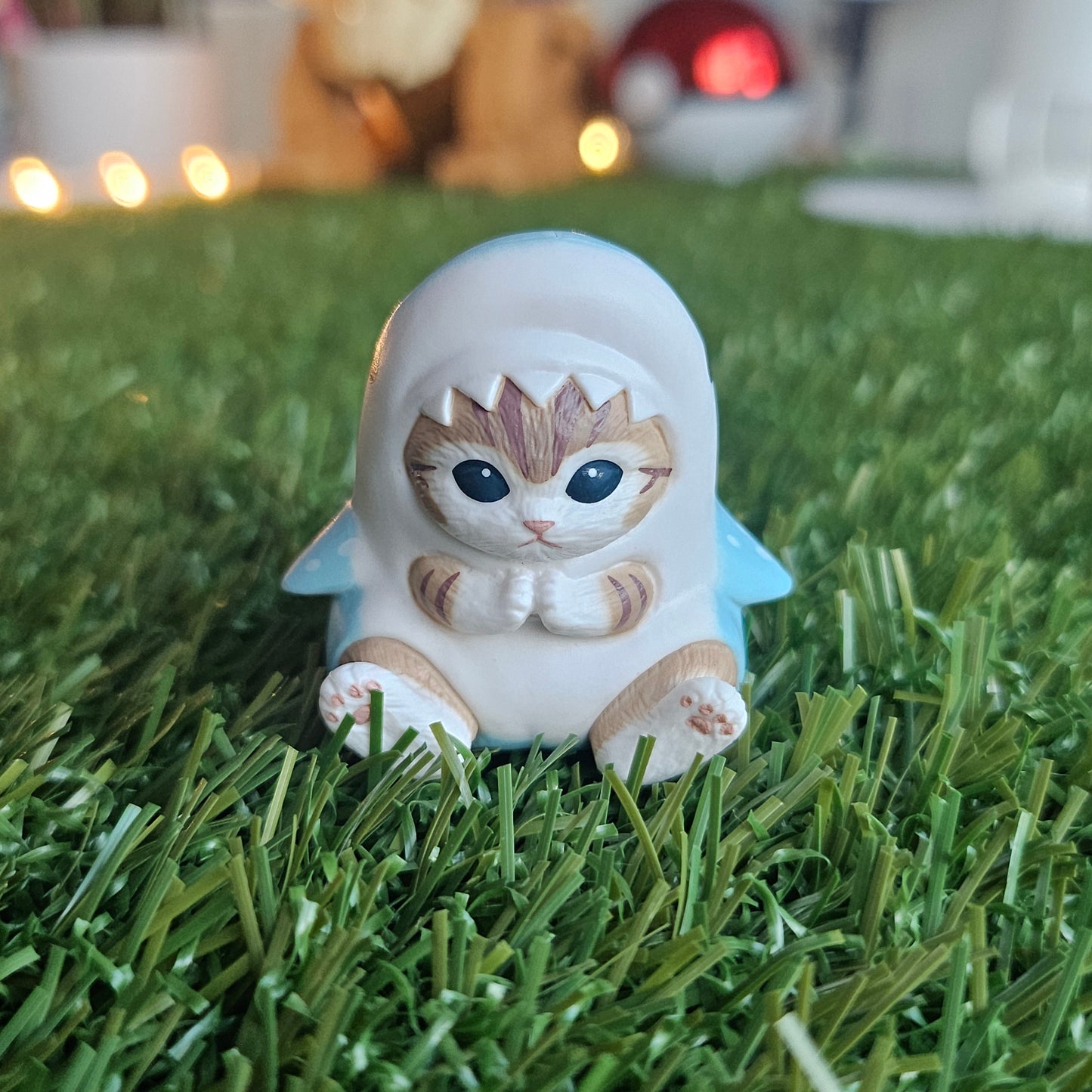 sitting spotted shark mofusand cat