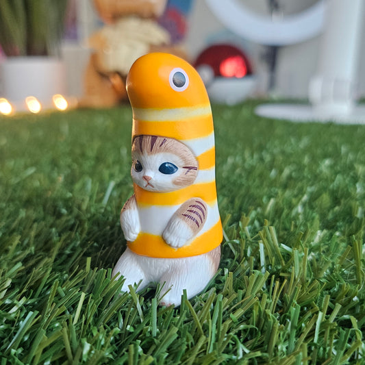 sitting garden eel mofusand cat