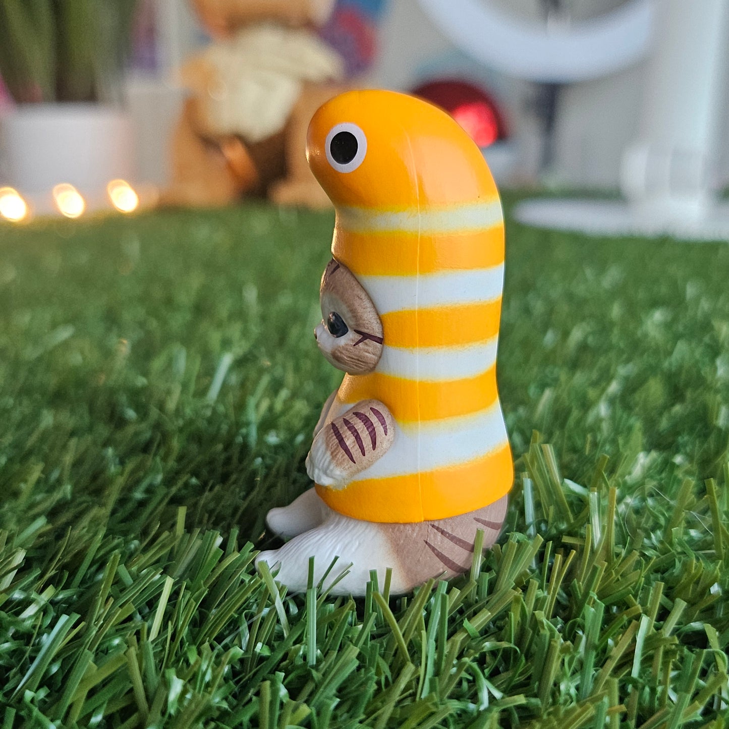 sitting garden eel mofusand cat