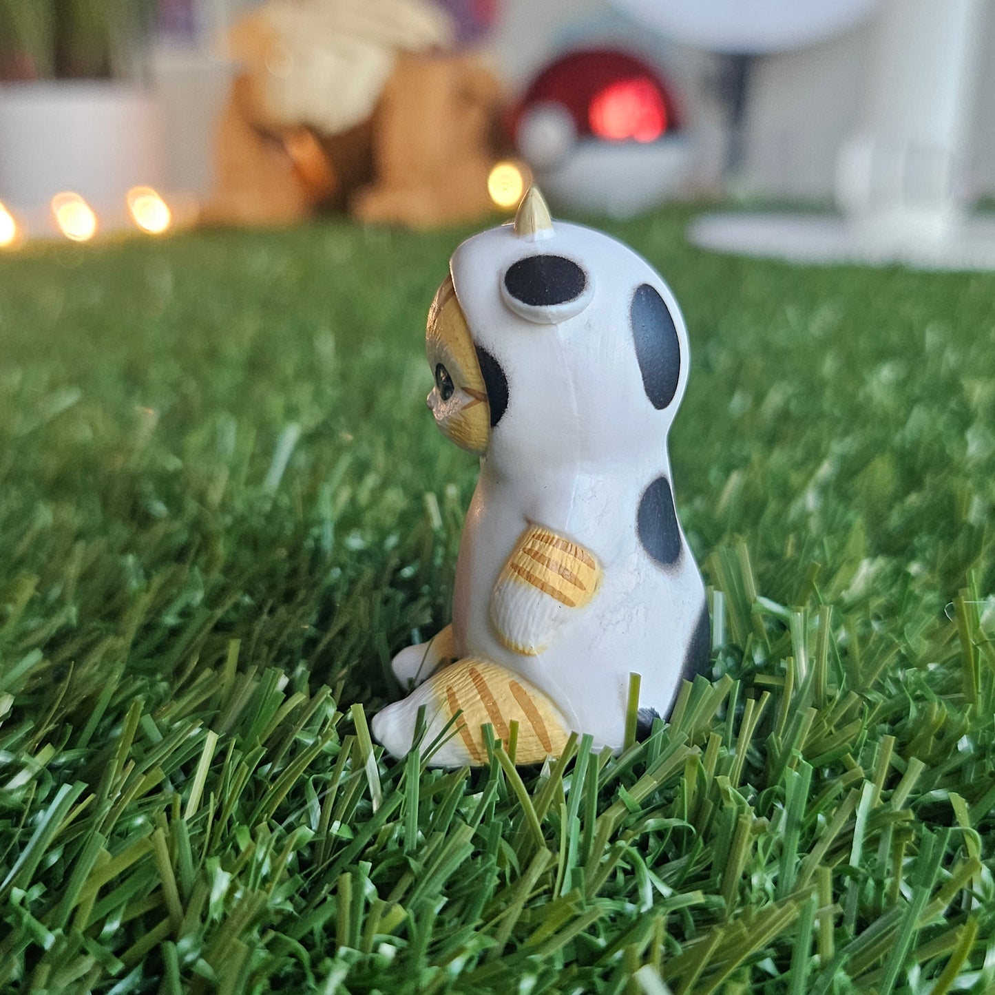 sitting cow mofusand cat