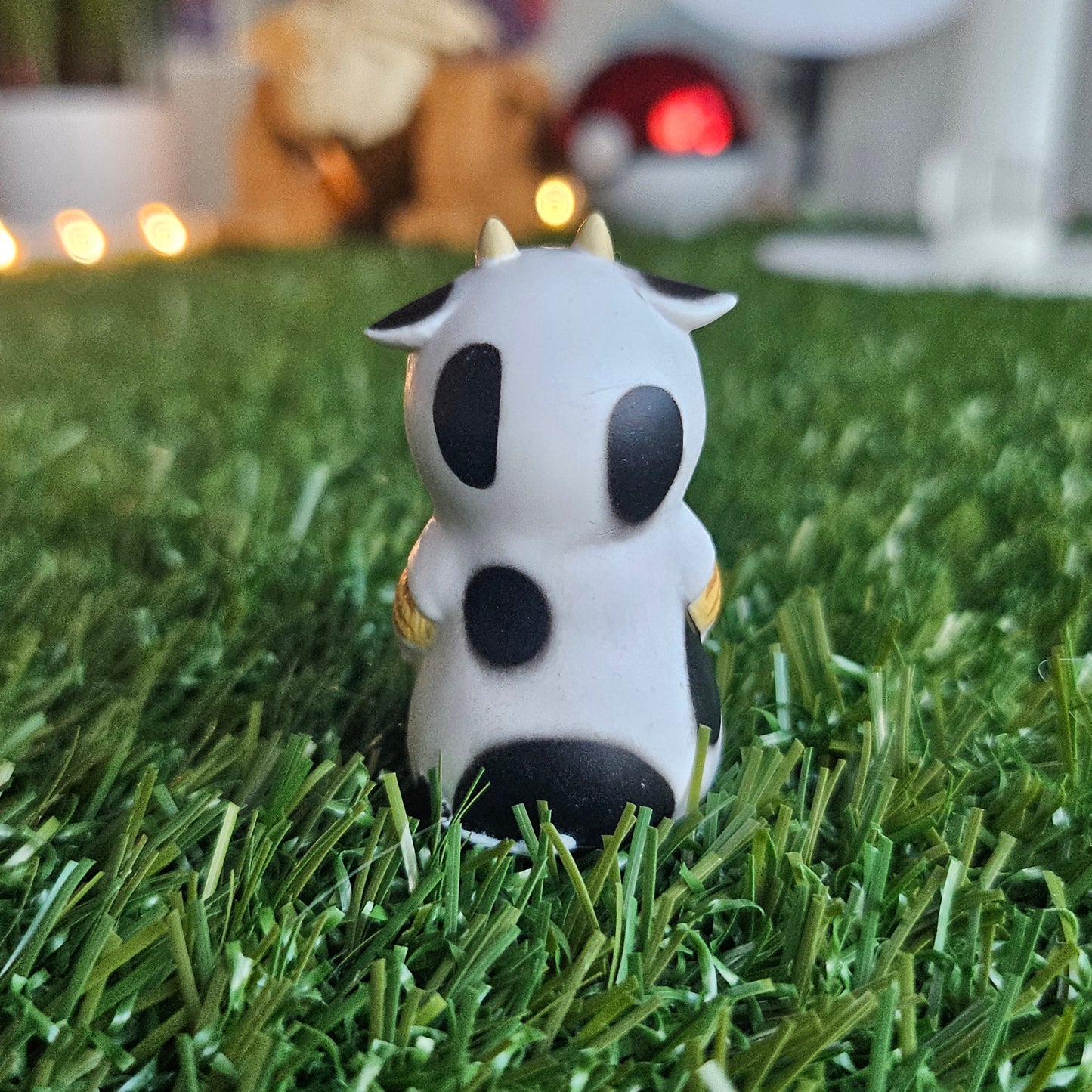 sitting cow mofusand cat