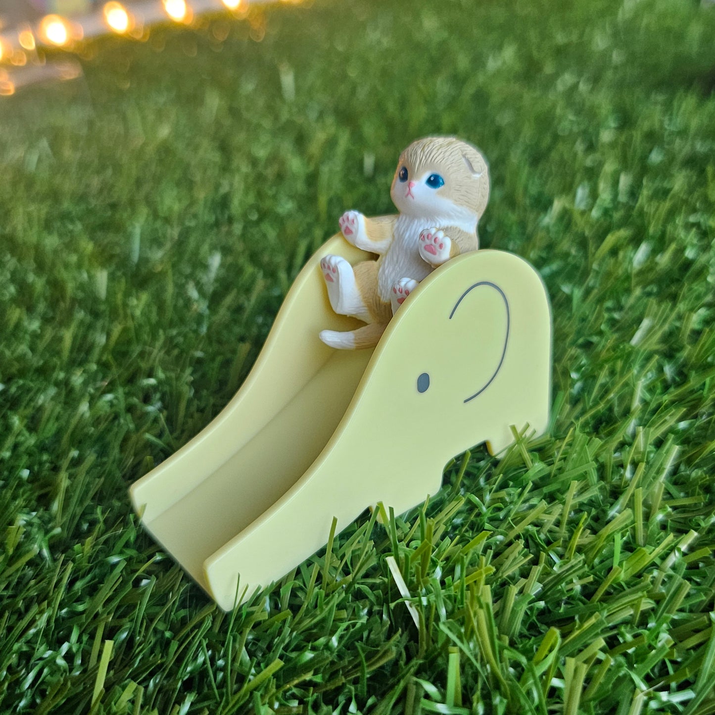 yellow slide mofusand cat