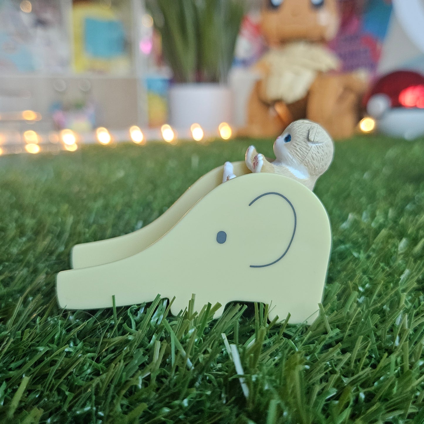 yellow slide mofusand cat