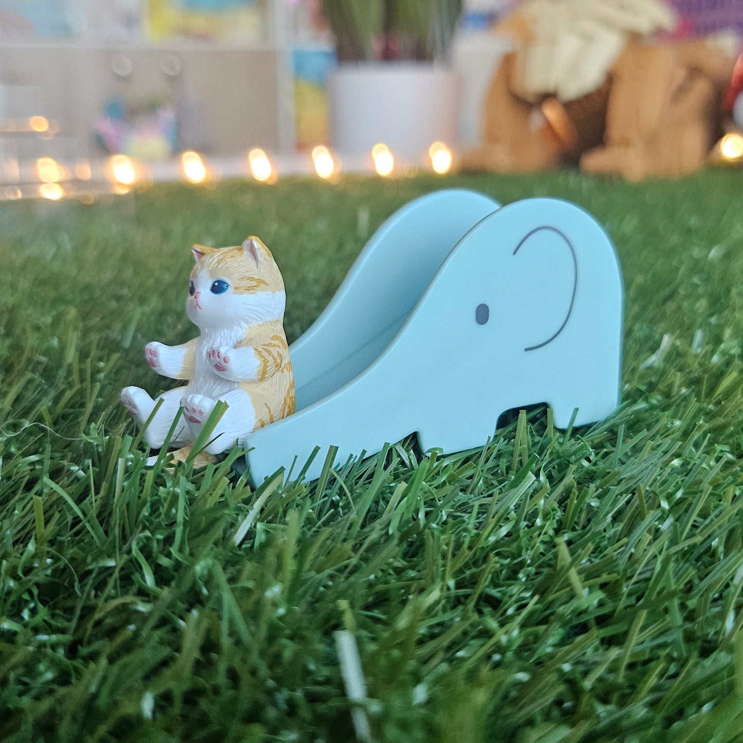 green slide mofusand cat