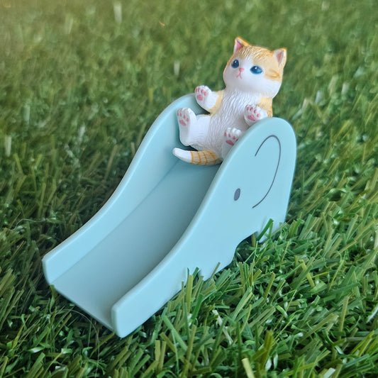 green slide mofusand cat