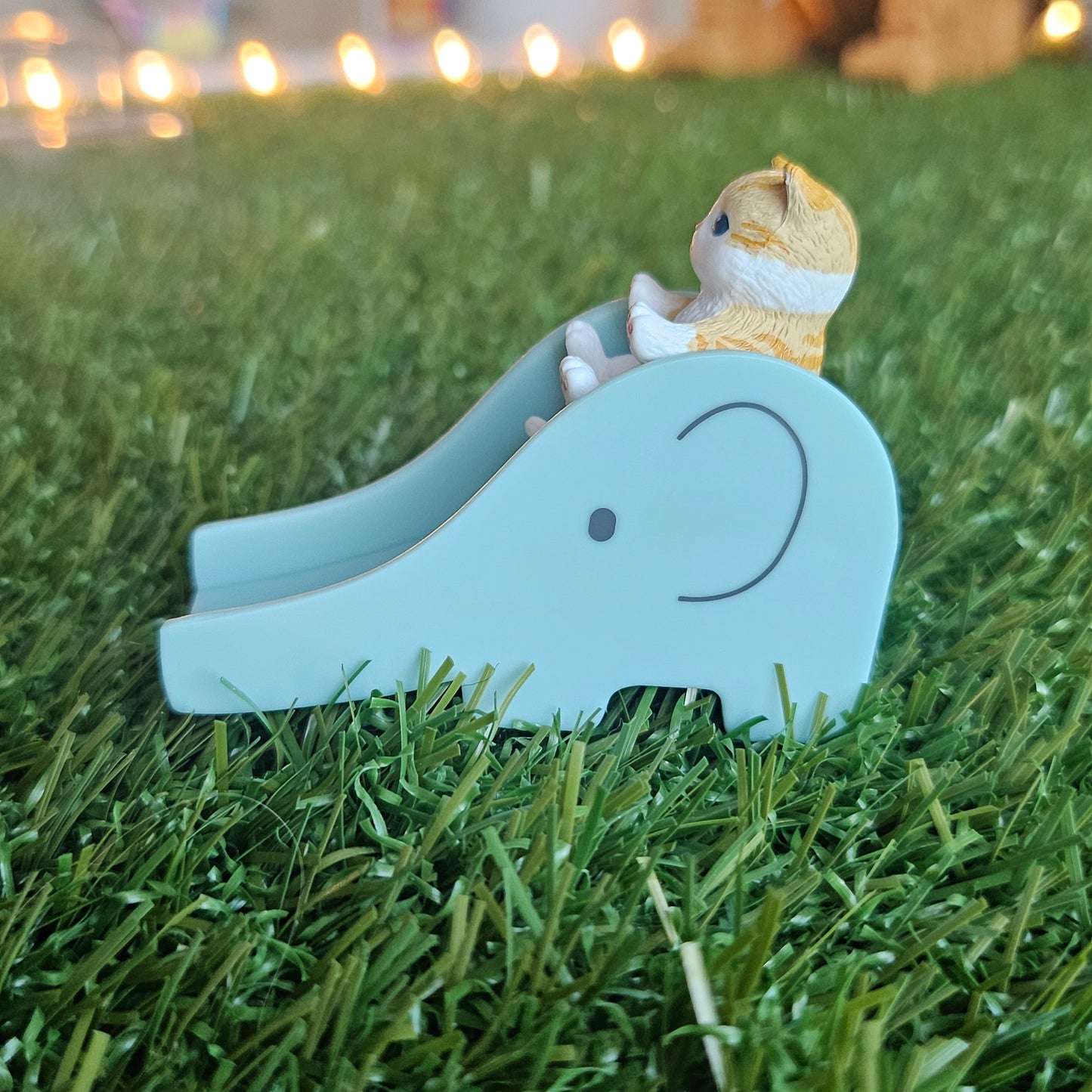 green slide mofusand cat