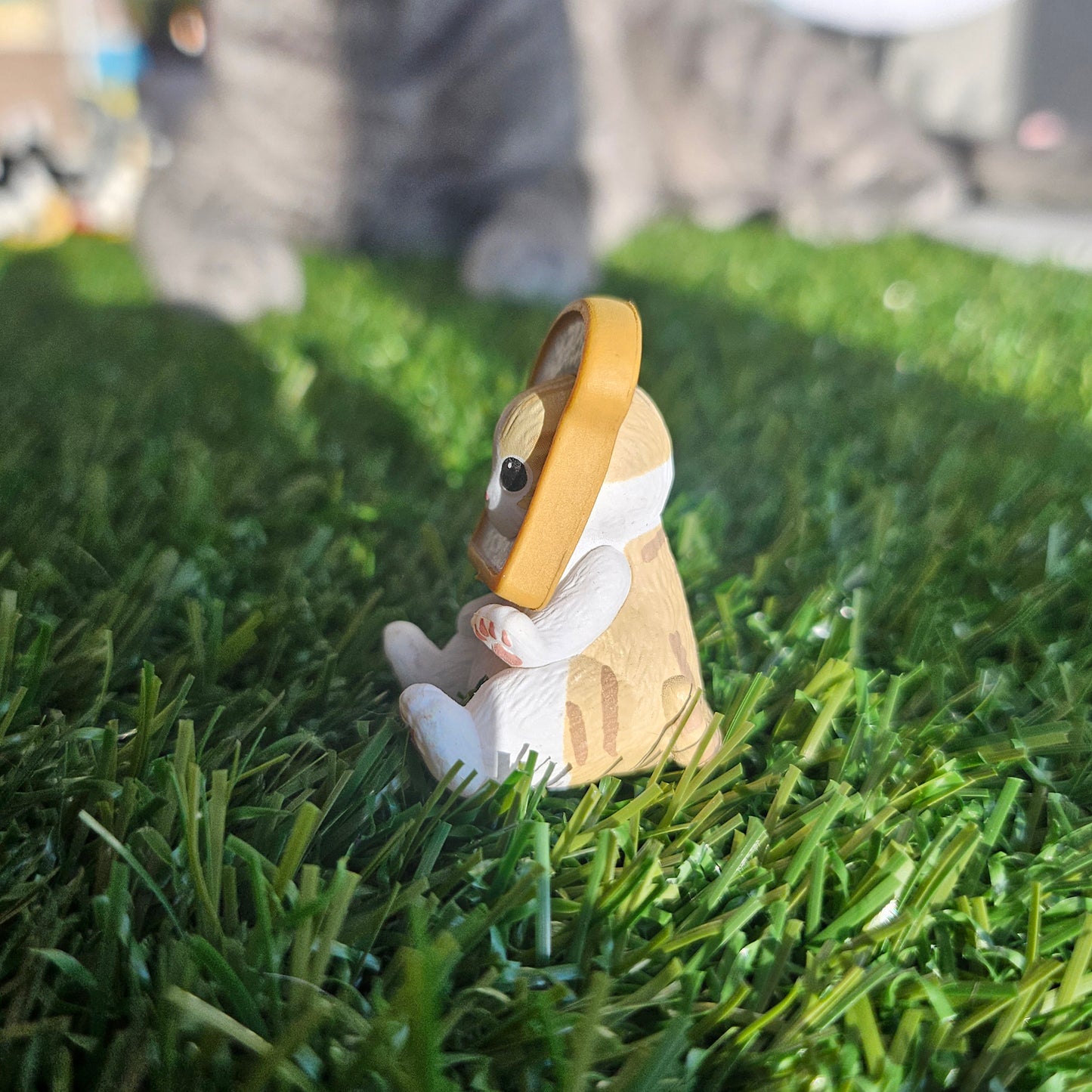 sitting toast mofusand cat