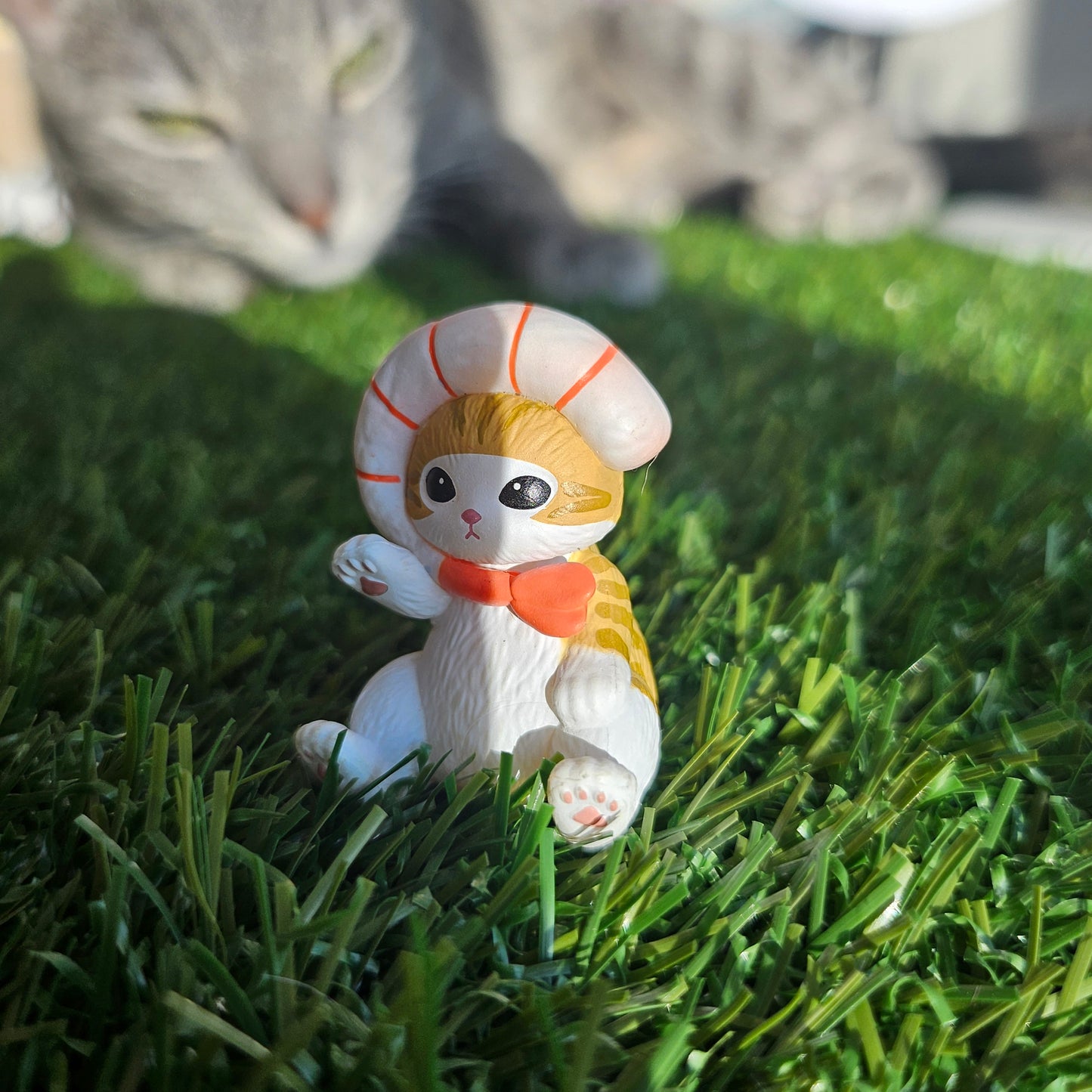 sitting shrimp mofusand cat