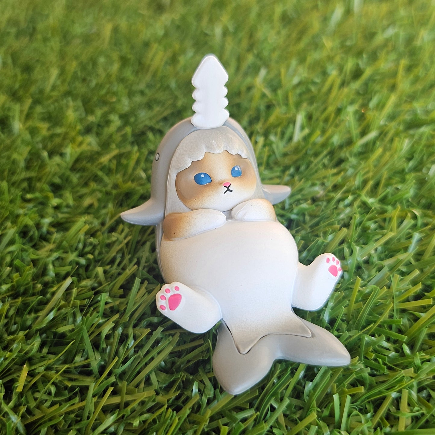 laying saw shark meow mofusand cat