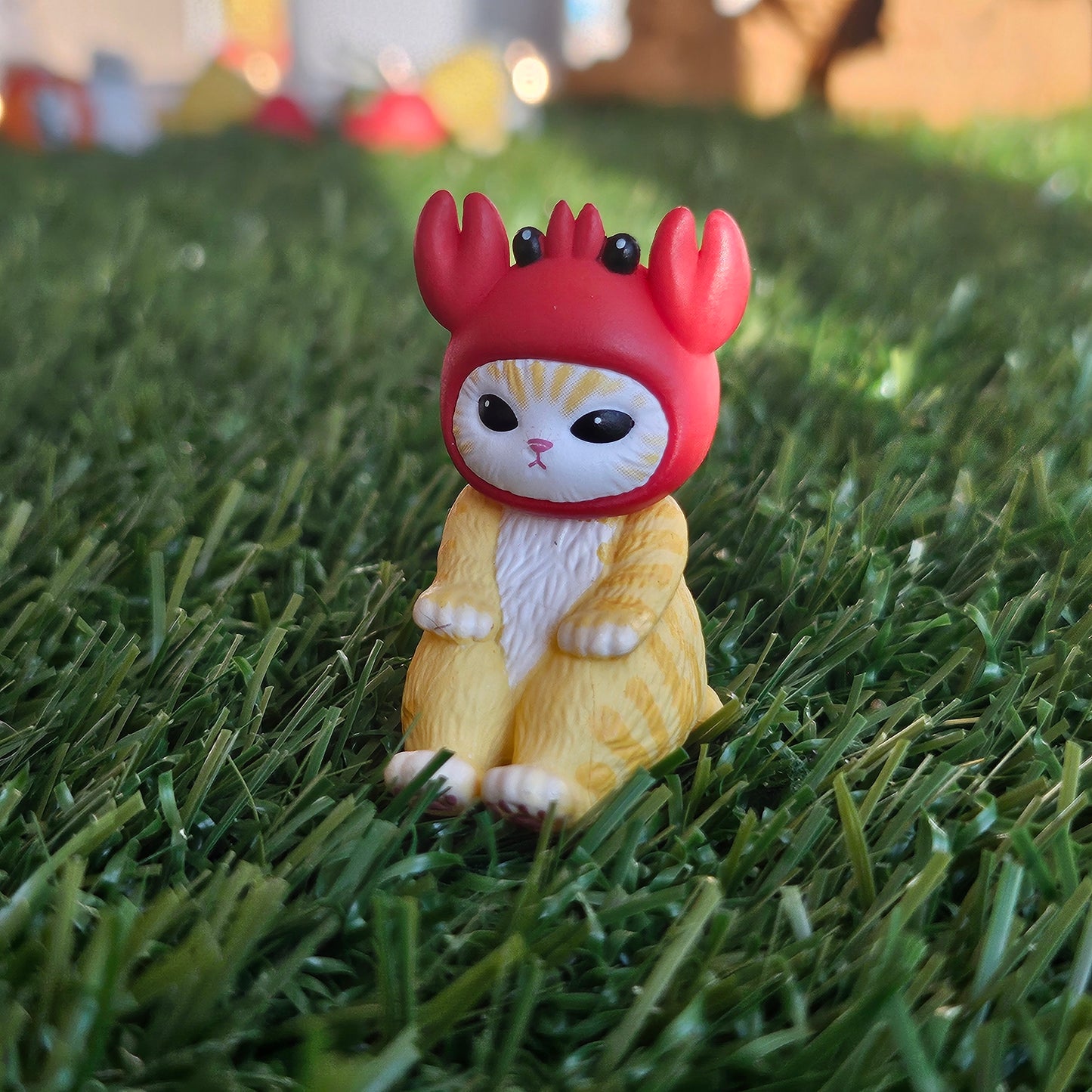 sitting crab mofusand cat