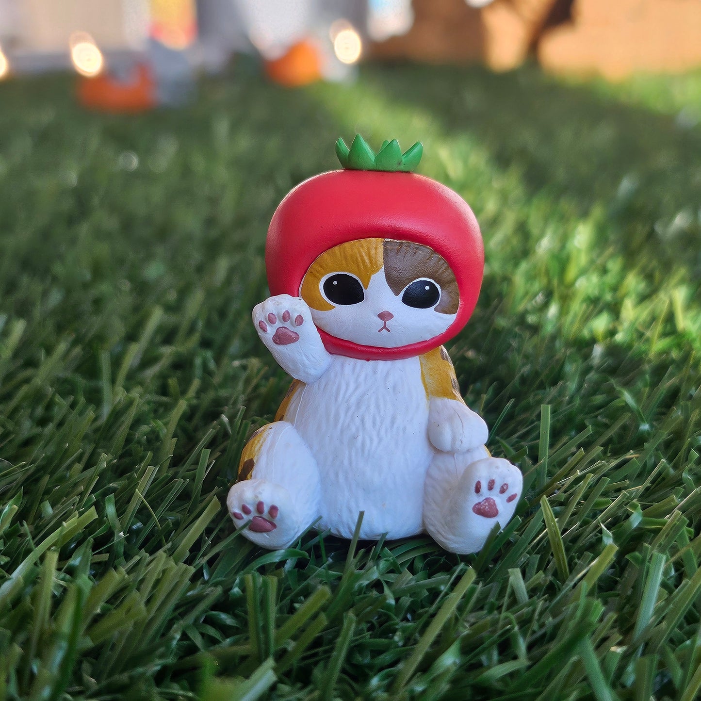 sitting tomato mofusand cat