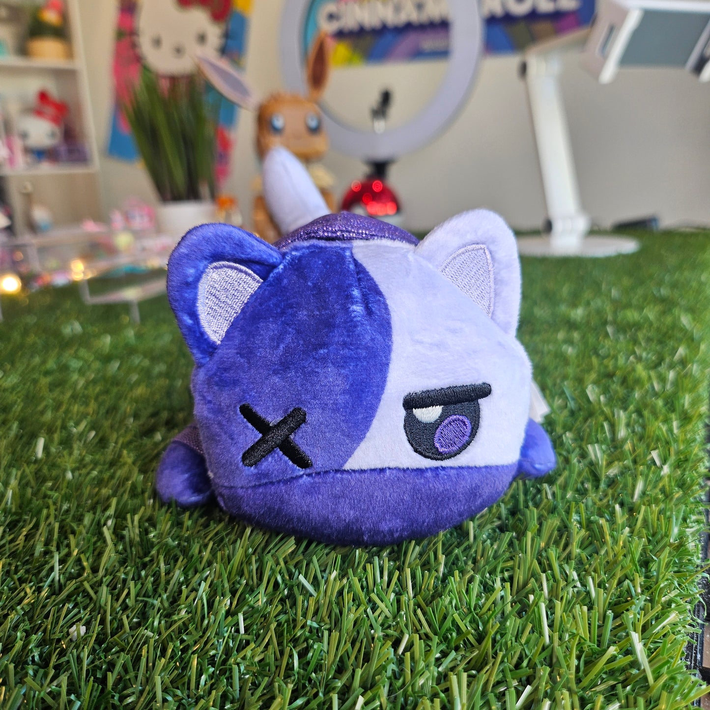 purple hoodie aphmau cat (zane)