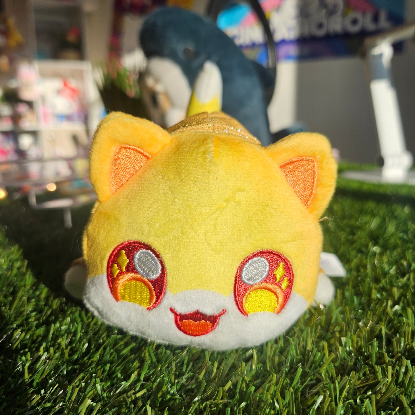 yellow hoodie aphmau cat