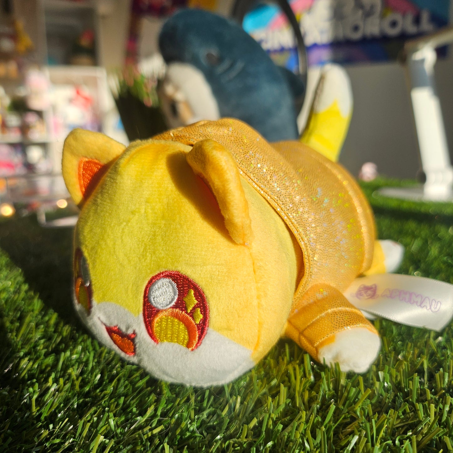 yellow hoodie aphmau cat