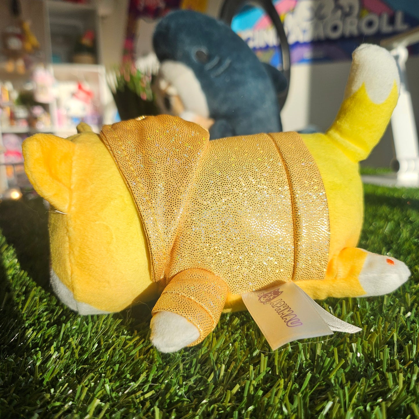 yellow hoodie aphmau cat