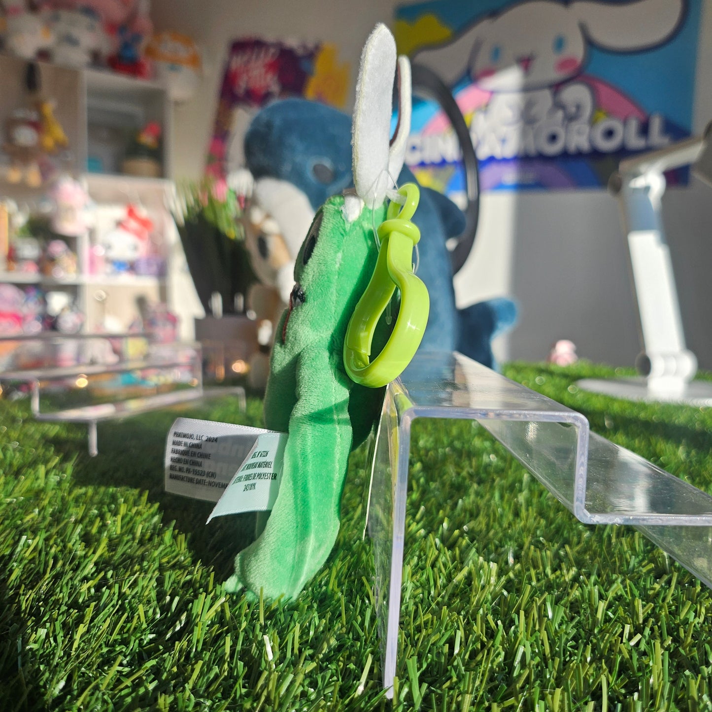 green rainbow friends keychain