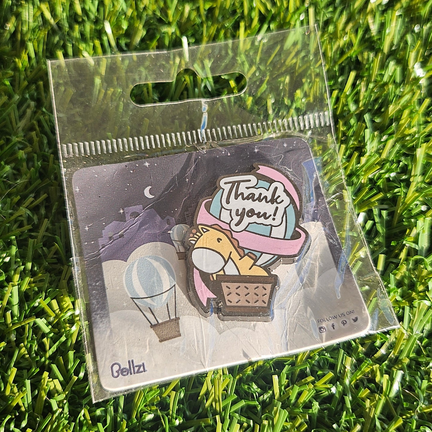 giraffe pin