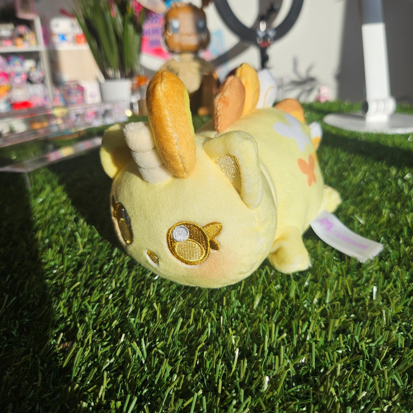 yellow unicorn aphmau cat