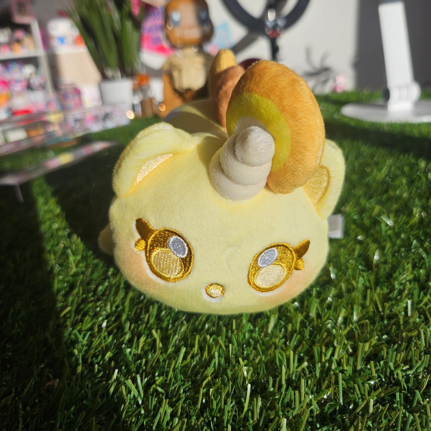 yellow unicorn aphmau cat