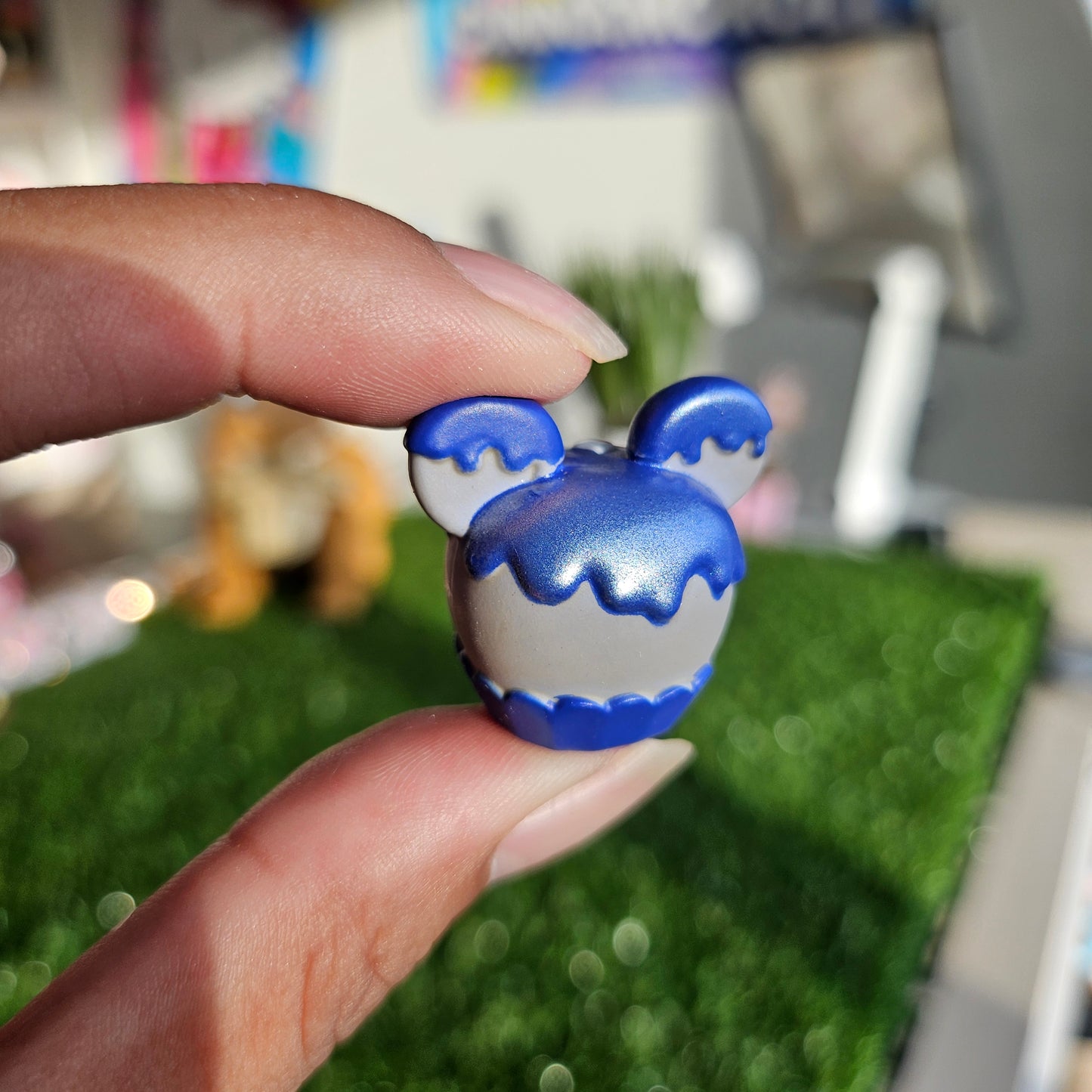 blue mouse cupcake