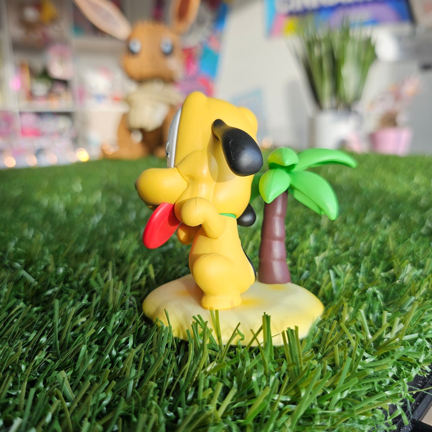 yellow dog figure