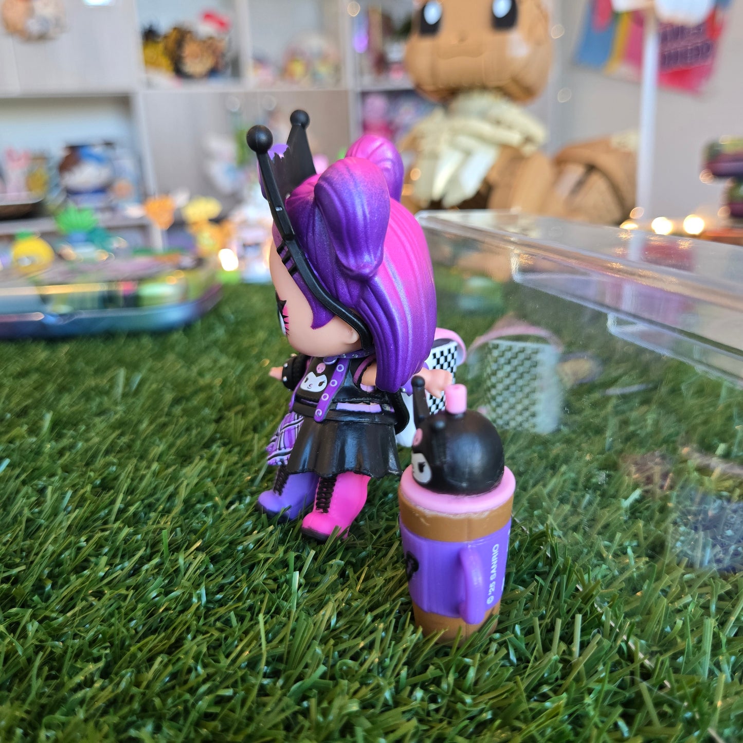 lol surprise figure (cheeky capsule)