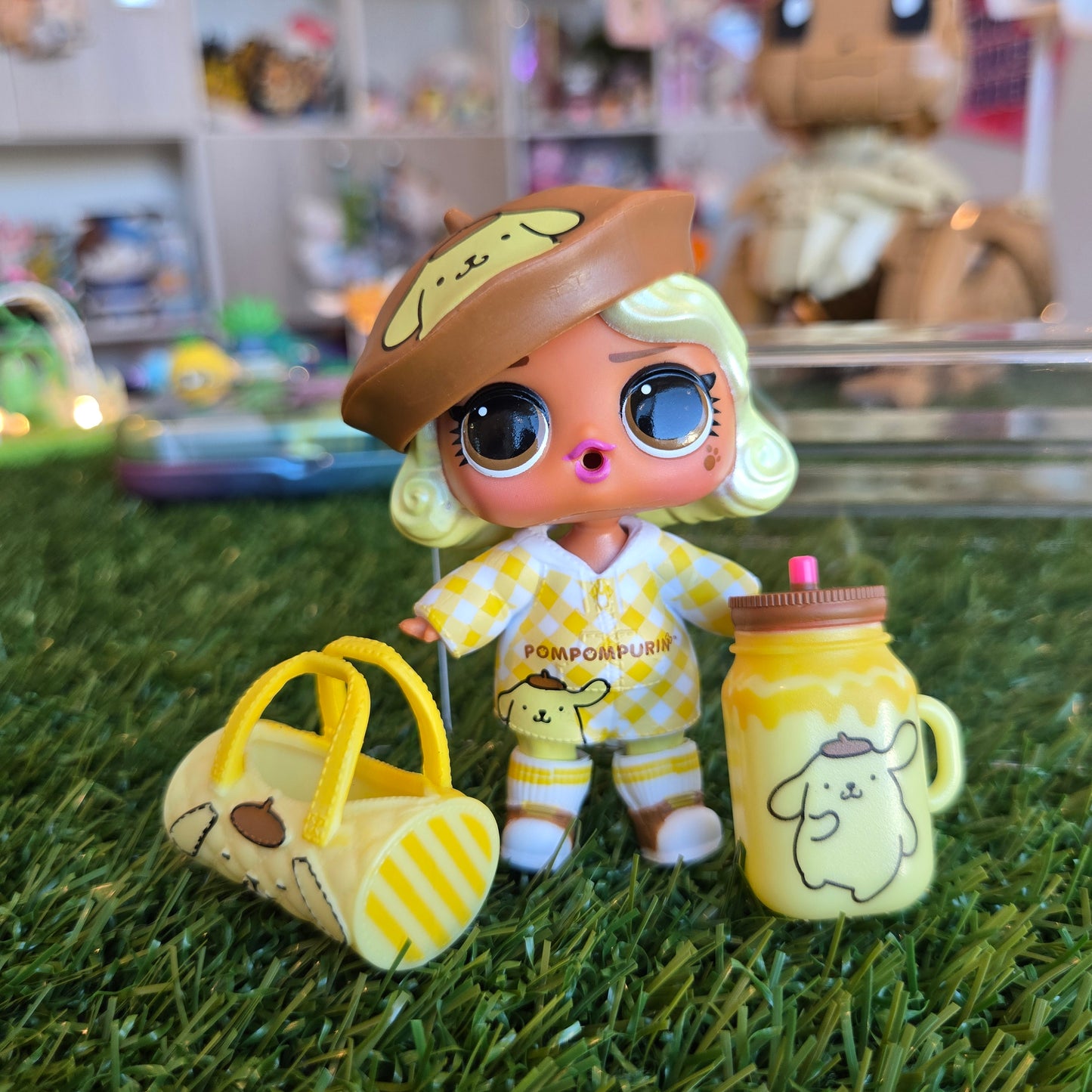 lol surprise figure (pom capsule)