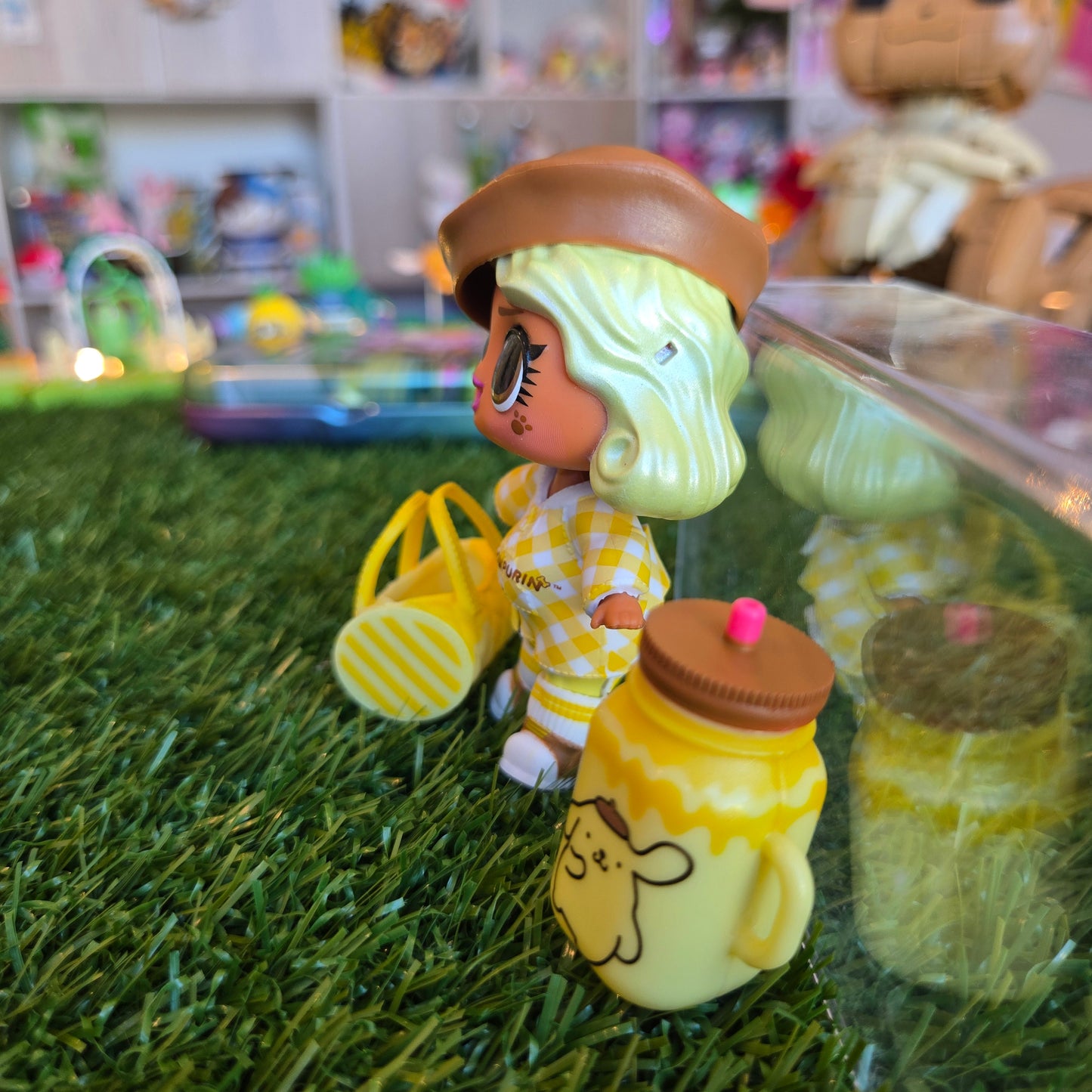 lol surprise figure (pom capsule)