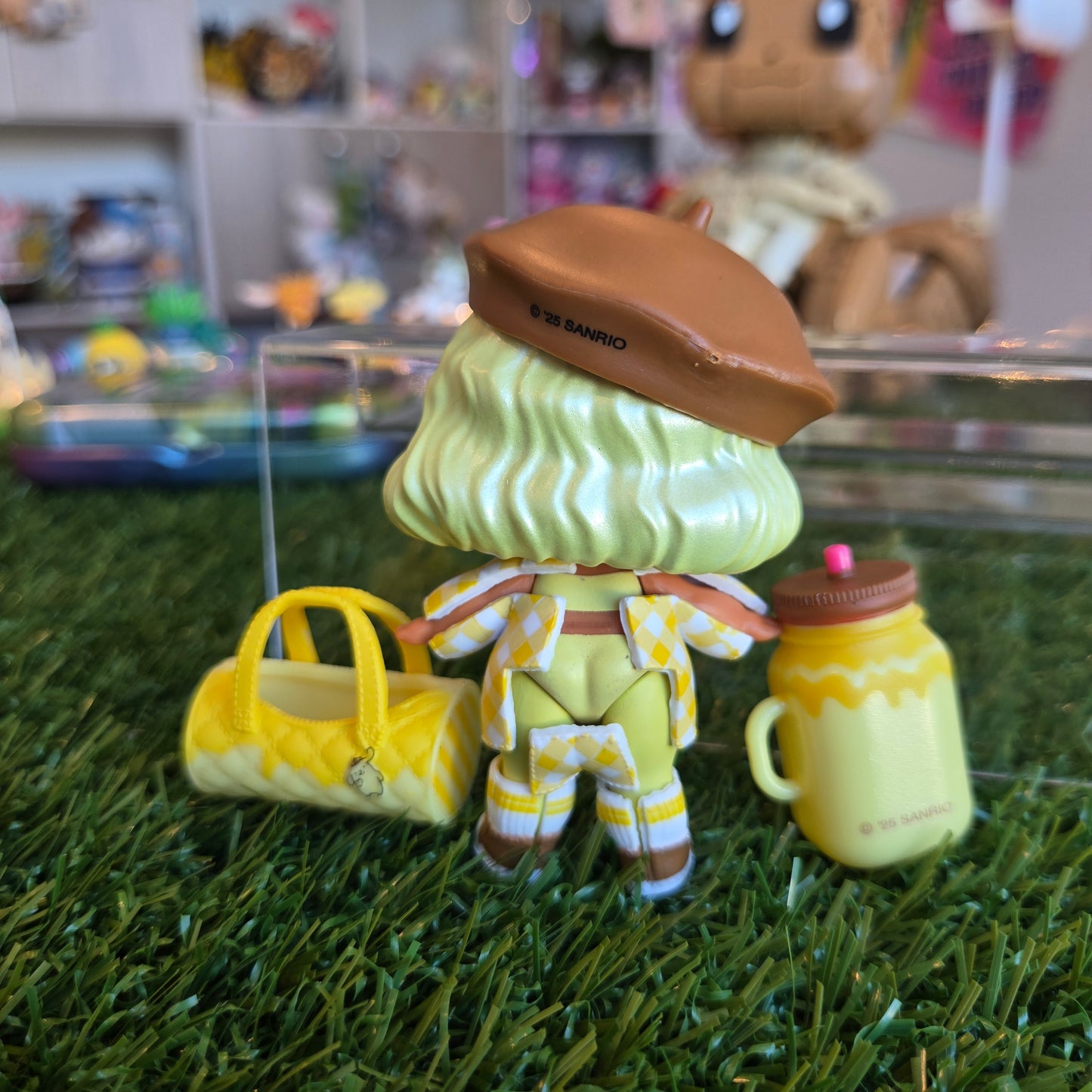 lol surprise figure (pom capsule)